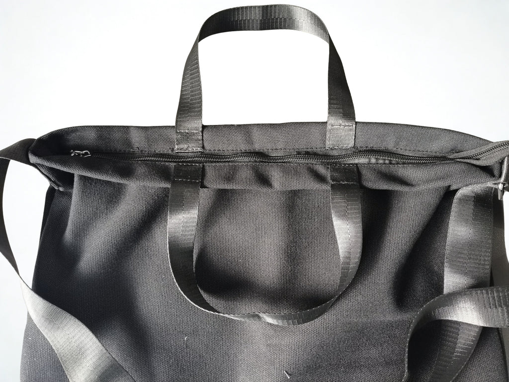 Handbag with Handle and Zipper