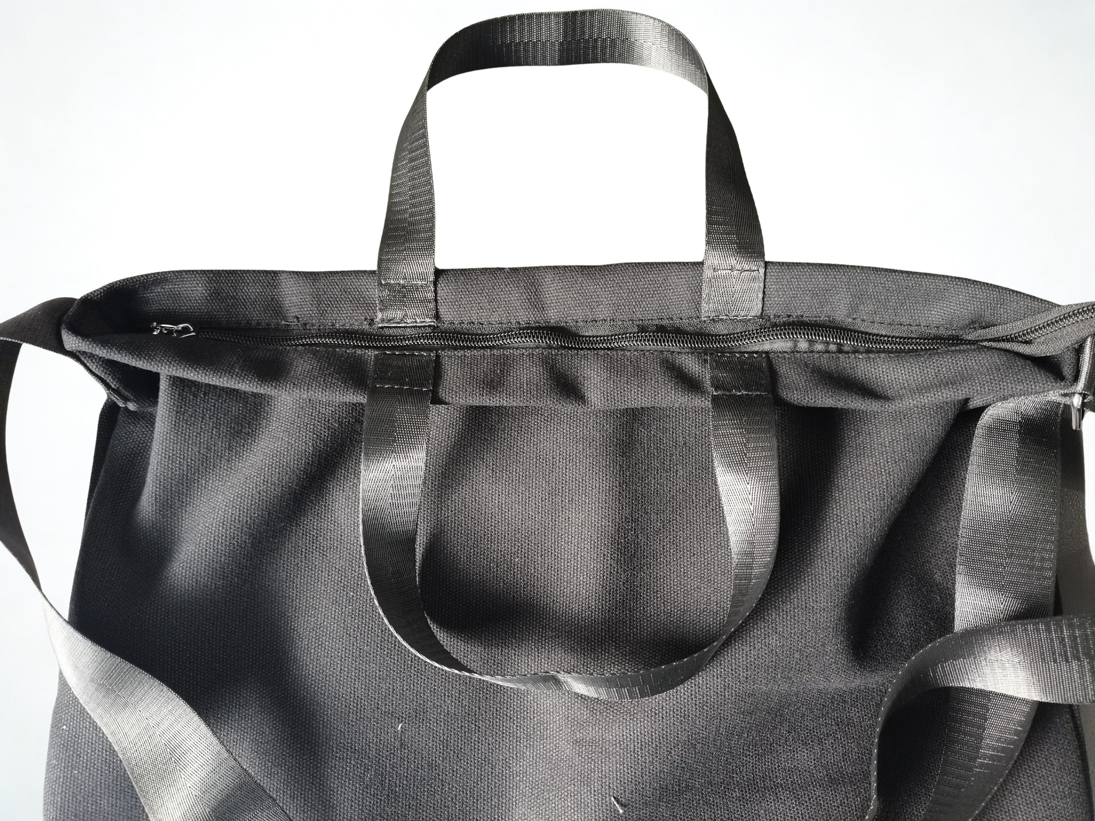 Handbag with Handle and Zipper